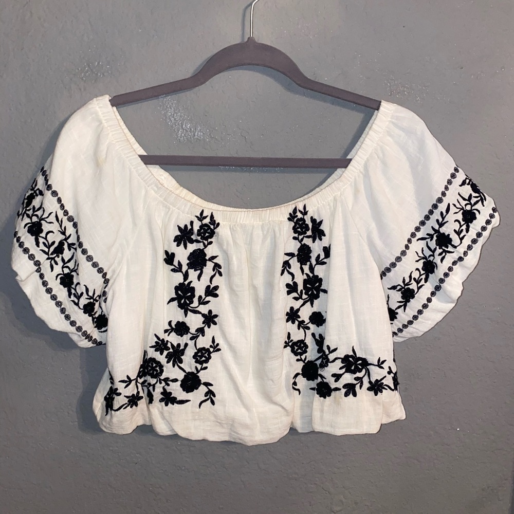 AE Puffy Sleeve Crop Top